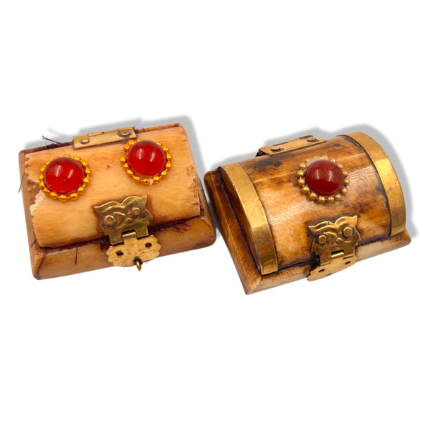 Box Camel Bones with Gemstone