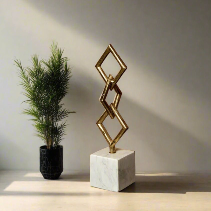 Diamond Chain Stand With Marble Base Decor