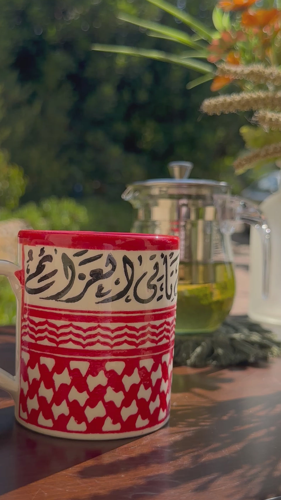 Ceramic keffiyeh and shemagh mugs with Arabic calligraphy