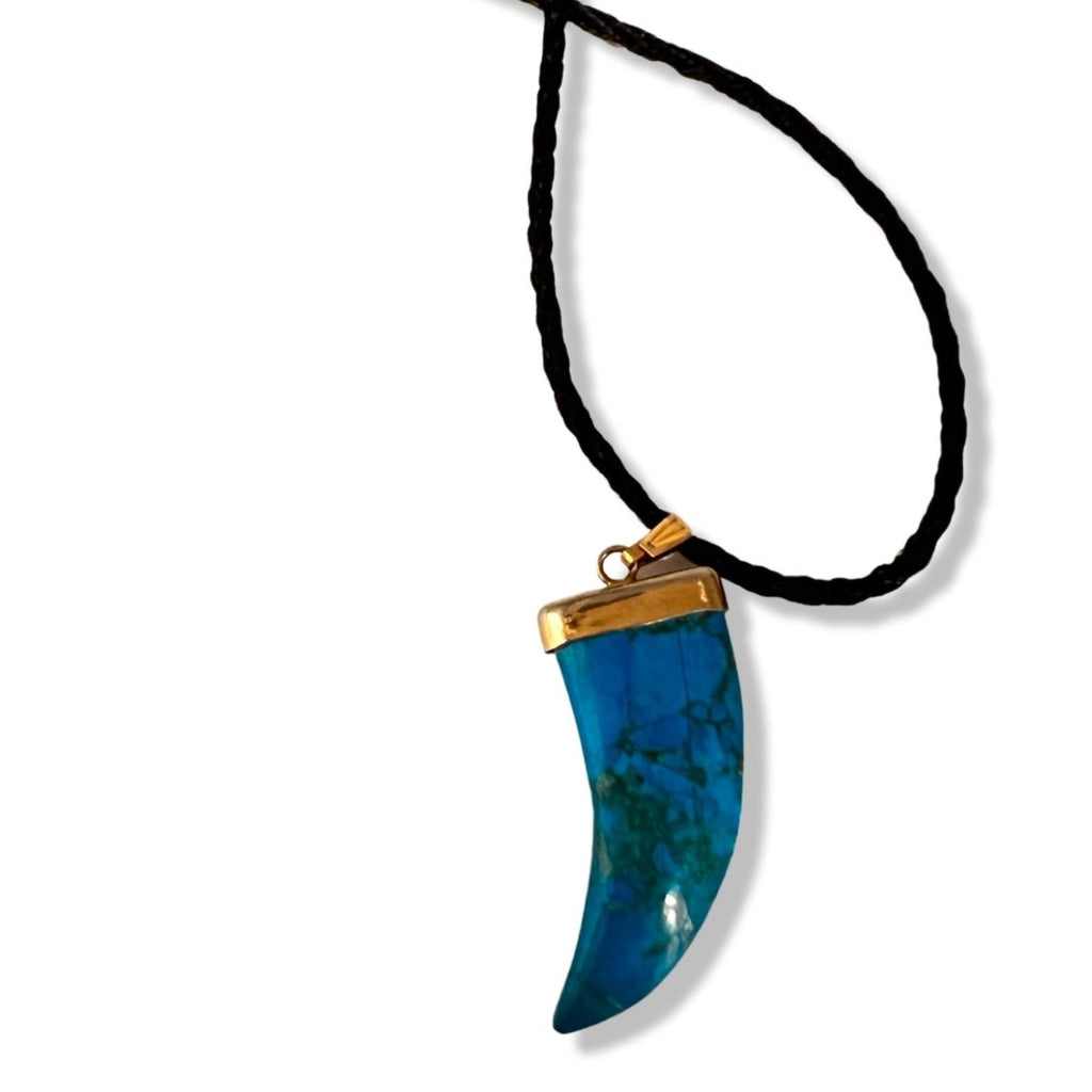 Gemstone Turquois Wolf Fang Necklace